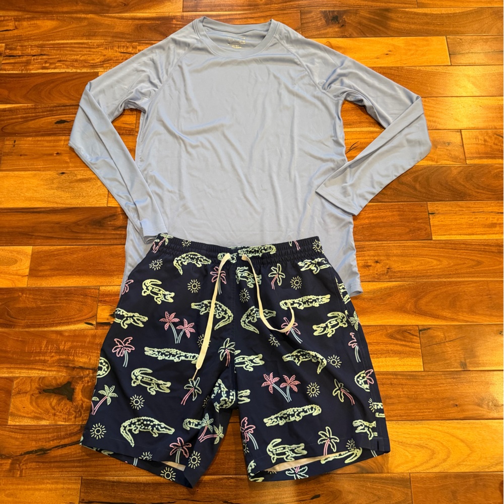 Chubbies Navy Patterned Swim trunks with rash guard top alligators like new